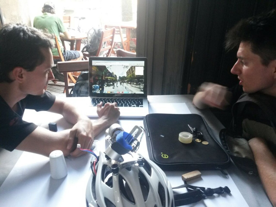 Trabalho de campo no centro de  Medellín, retomando o processo de gravação