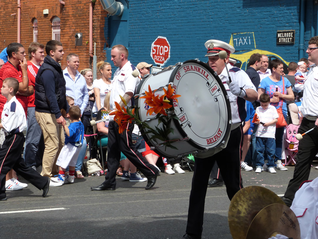 A Parada do 12 de Julho, ou Orangemen's Day, se repete desde o século 18 (Foto: Sam Woodcock, CC, 2012)