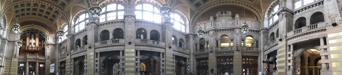 Salão centrol da galeria de arte e museu de Kelvingrove